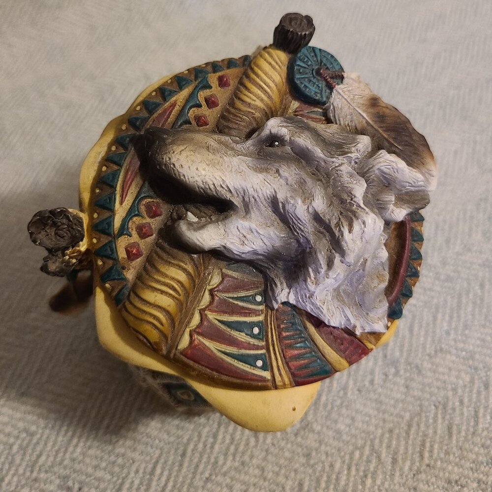 1998 Hamilton Collection's “Pride of the Pack” Native American wolf keepsake box